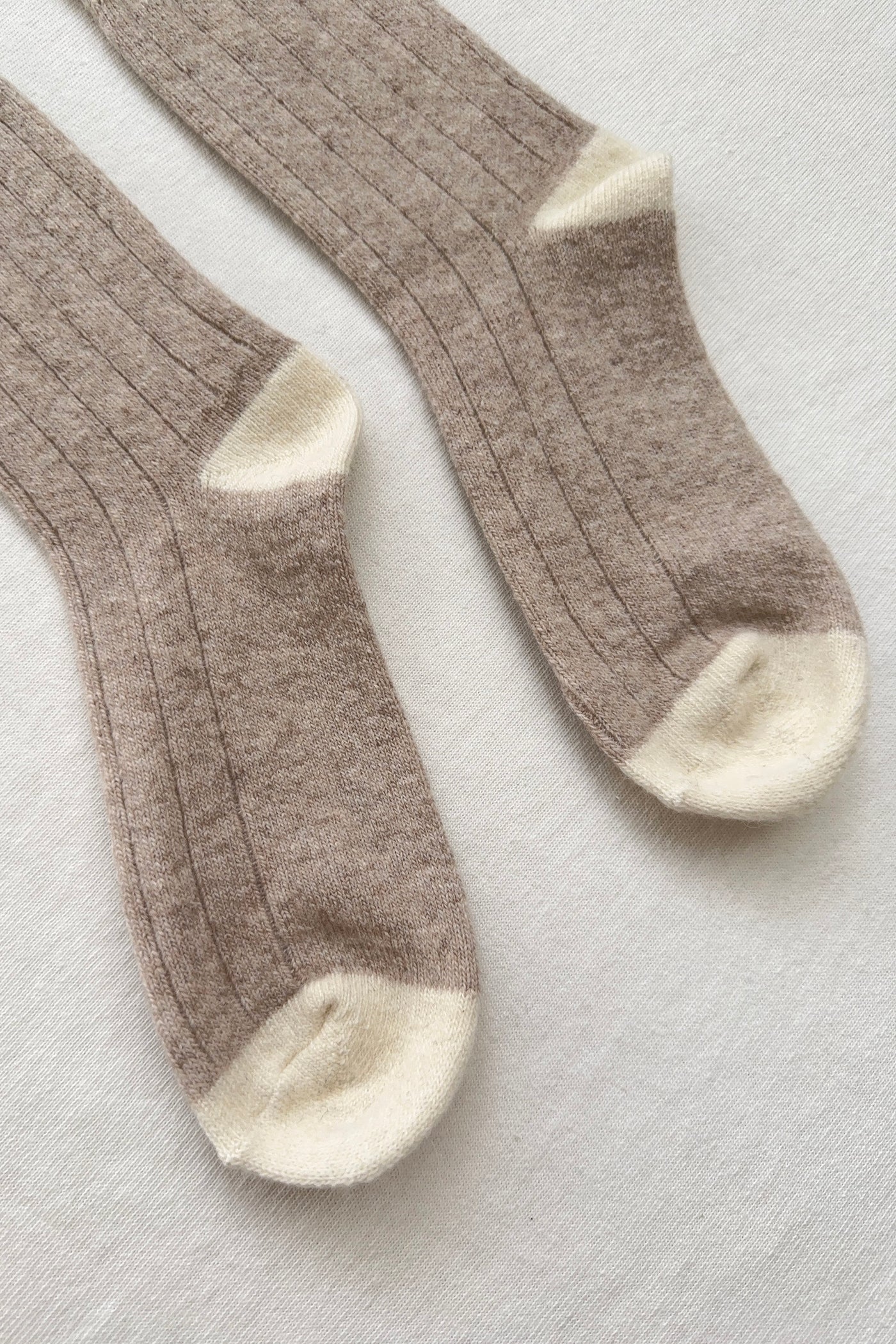 LE BON SHOPPE Classic Cashmere Socks Fawn LEO BOUTIQUE