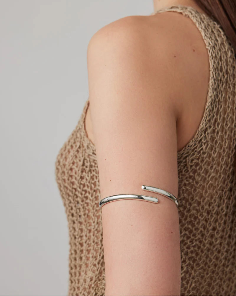 LEO BOUTIQUE Gia Arm Cuff | Silver JENNYBIRD