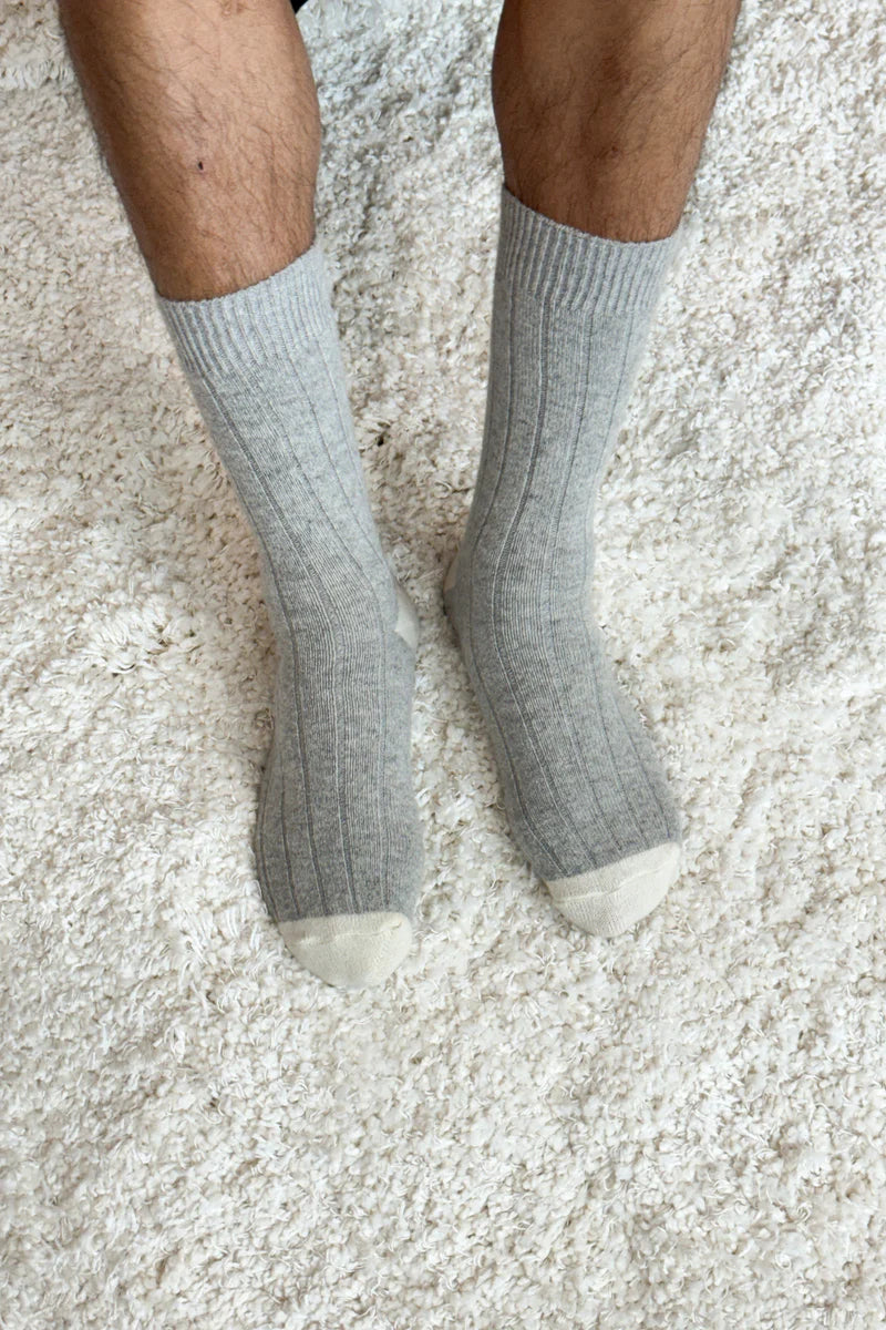 LEO BOUTIQUE Extended Cashmere Classic Socks | Grey Melange LE BON SHOP