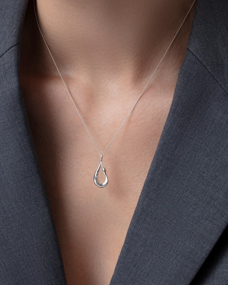 LEO BOUTIQUE Mini Egret Pendant Necklace | Silver JENNYBIRD 