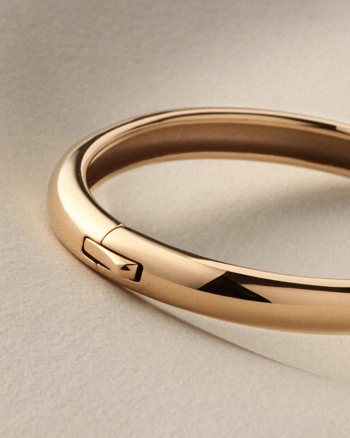 LEO BOUTIQUE Gia Bangle | Gold JENNYBIRD