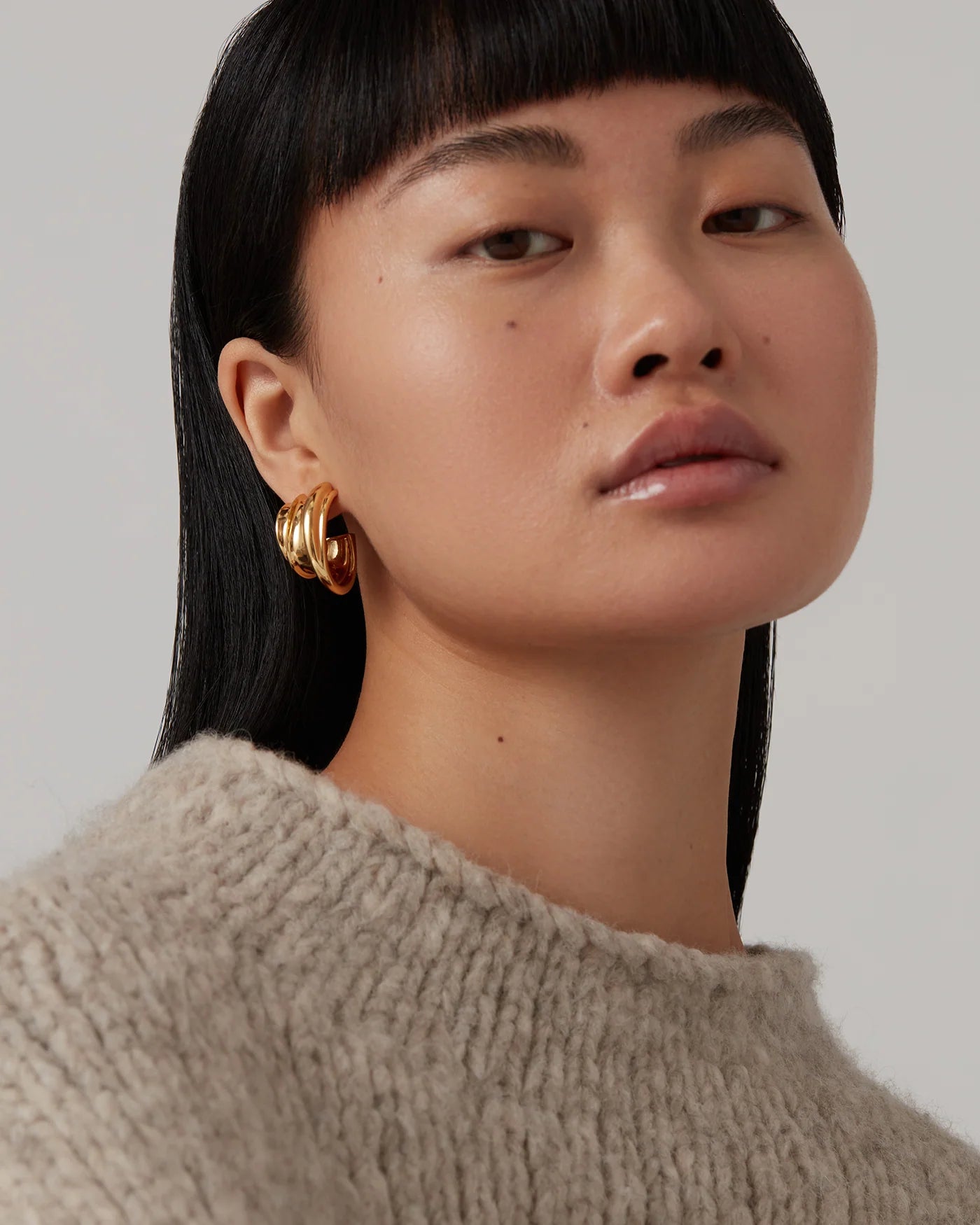LEO BOUTIQUE Leona Hoops | Gold JENNYBIRD 