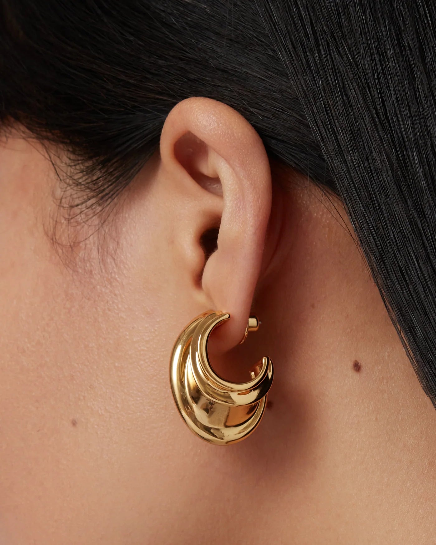 LEO BOUTIQUE Leona Hoops | Gold JENNYBIRD 