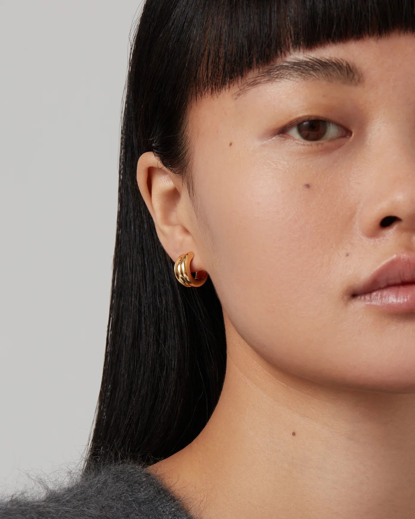 LEO BOUTIQUE Mini Lennon Hoop Earrings | Gold JENNYBIRD