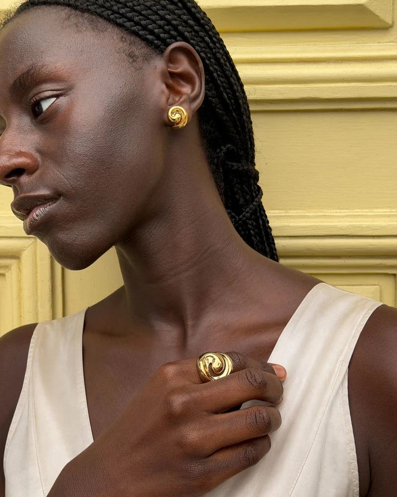 LEO BOUTIQUE Small Gio Earrings | Gold JENNYBIRD 