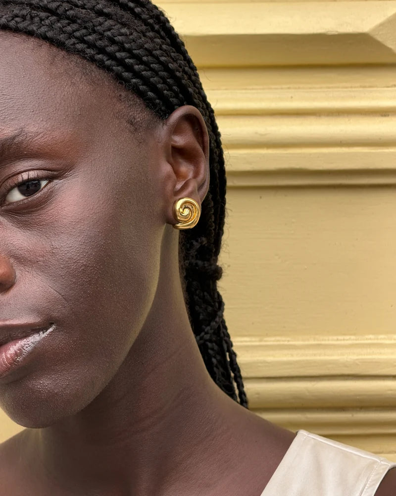 LEO BOUTIQUE Small Gio Earrings | Gold JENNYBIRD 