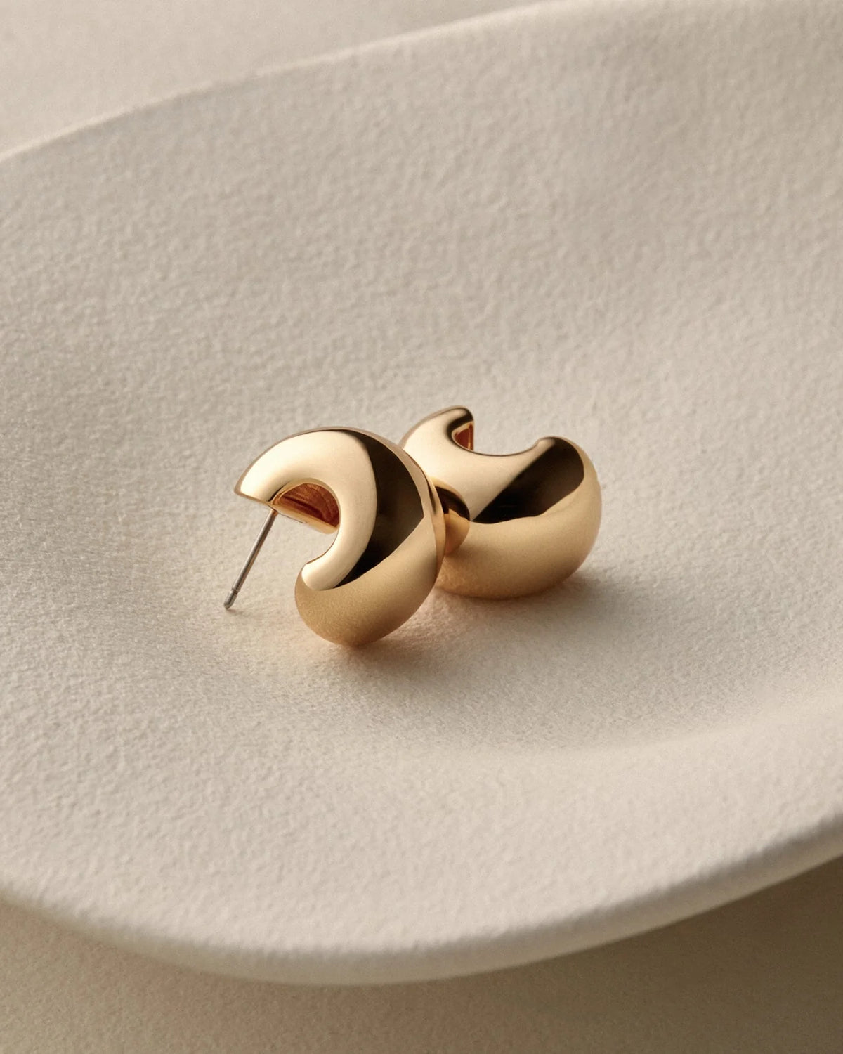 LEO BOUTIQUE Small Gemma Hoops | Gold JENNYBIRD