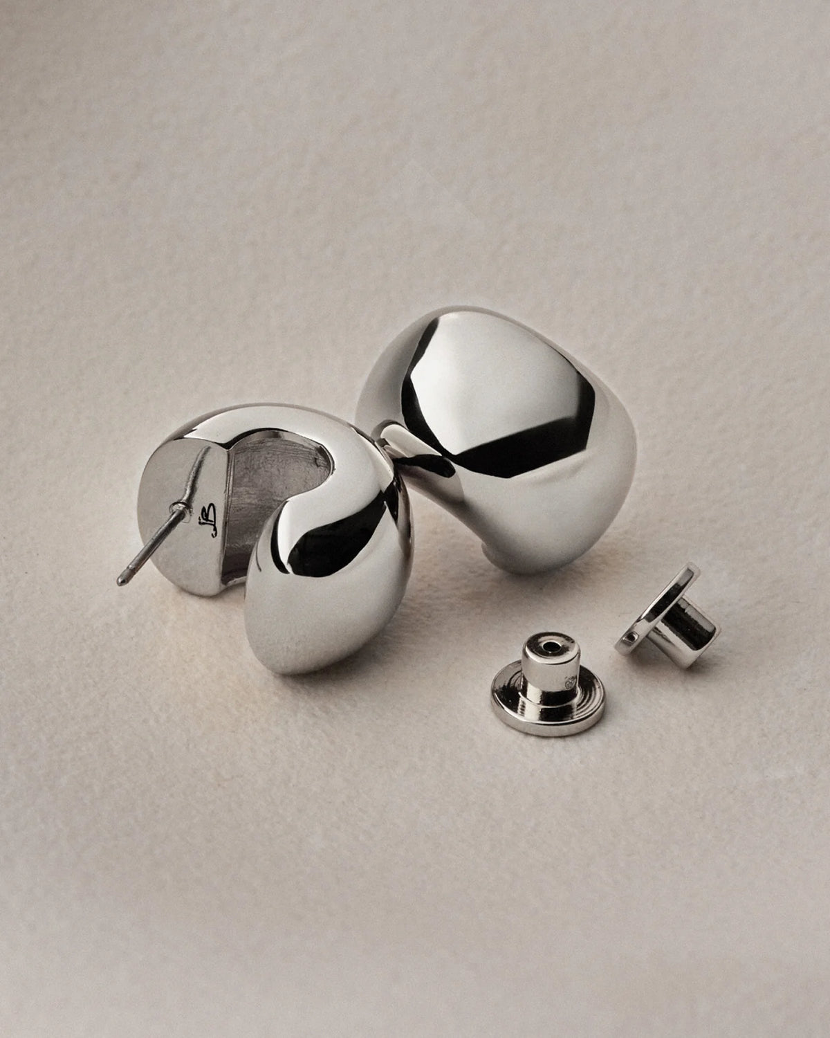 LEO BOUTIQUE Small Gemma Hoops | Silver JENNYBIRD 