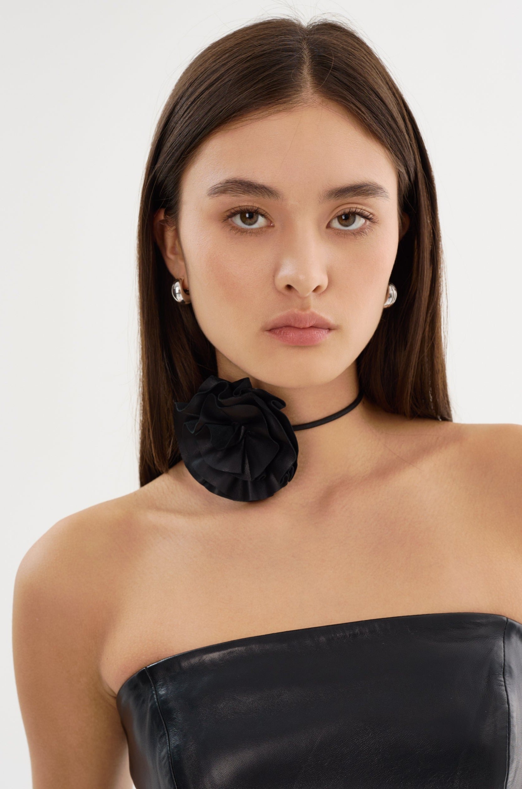 LEO BOUTIQUE Gemma Leather Rosette Choker Black LAMARQUE