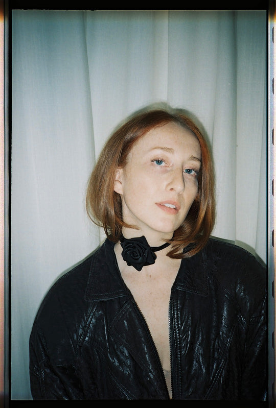 LEO BOUTIQUE Stella Satin Rosette Black A BRONZE AGE