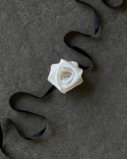 LEO BOUTIQUE Stella Satin Rosette Black A BRONZE AGE