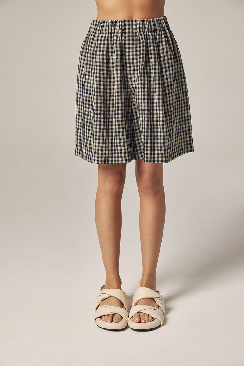 LEO BOUTIQUE Loose Casual Linen Shorts | Black/Natural AMENTE