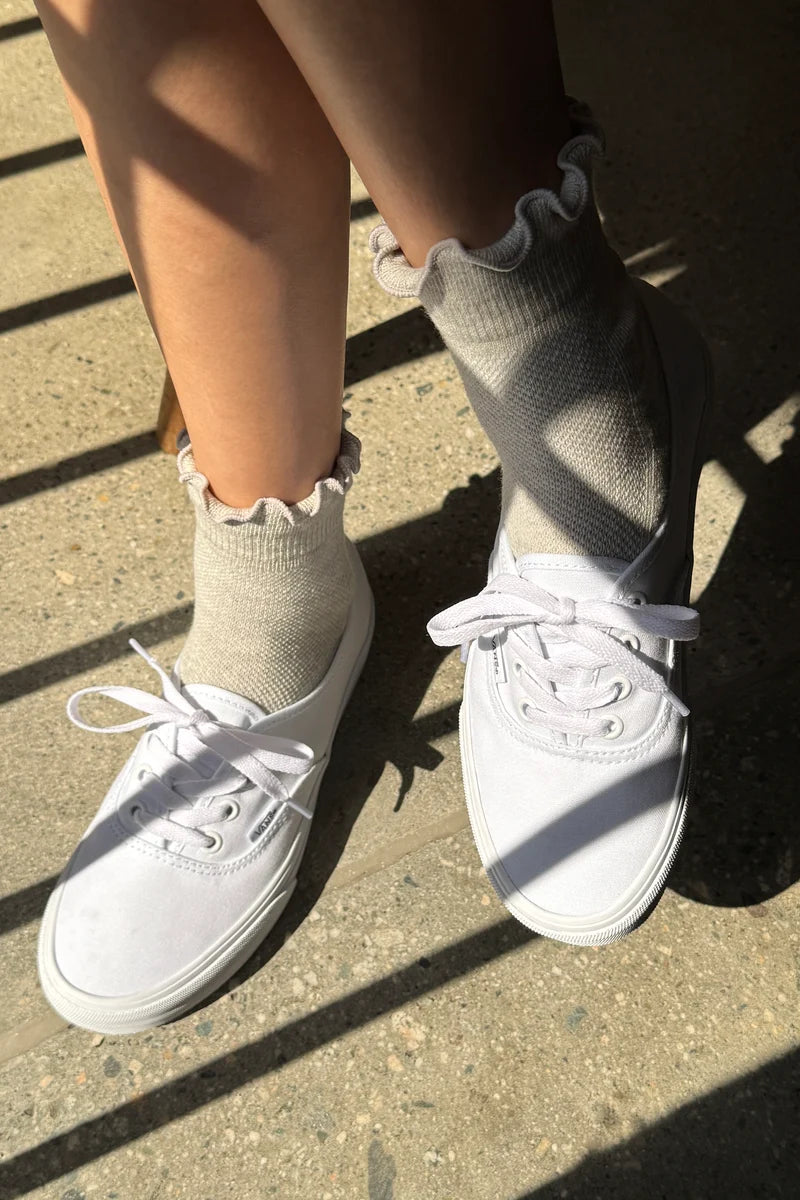 Ruffled Hugger Crew Socks | Grey/Red