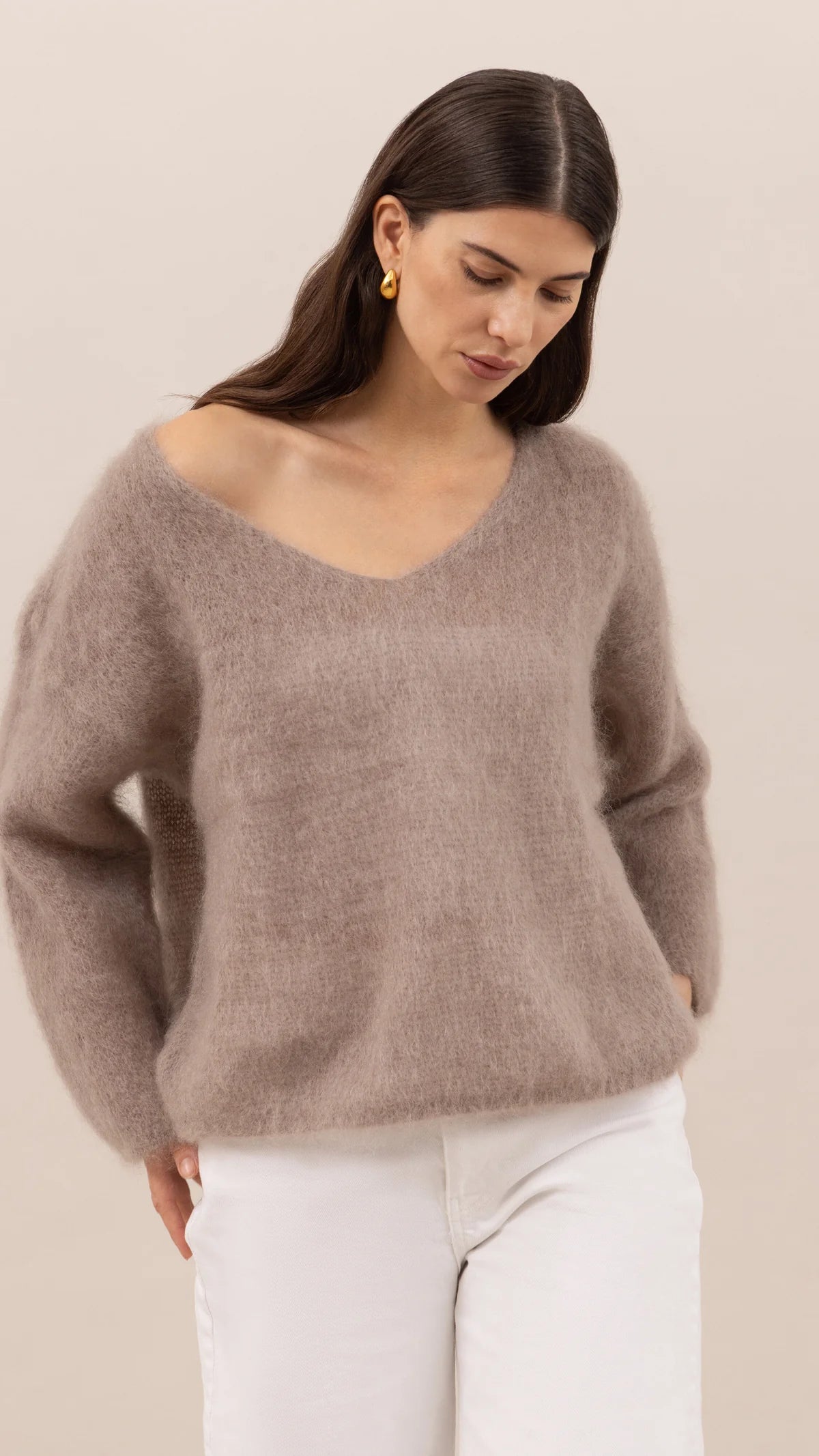 LEO BOUTIQUE Tess Mohair V-Neck Sweater | Taupe CHARLI 