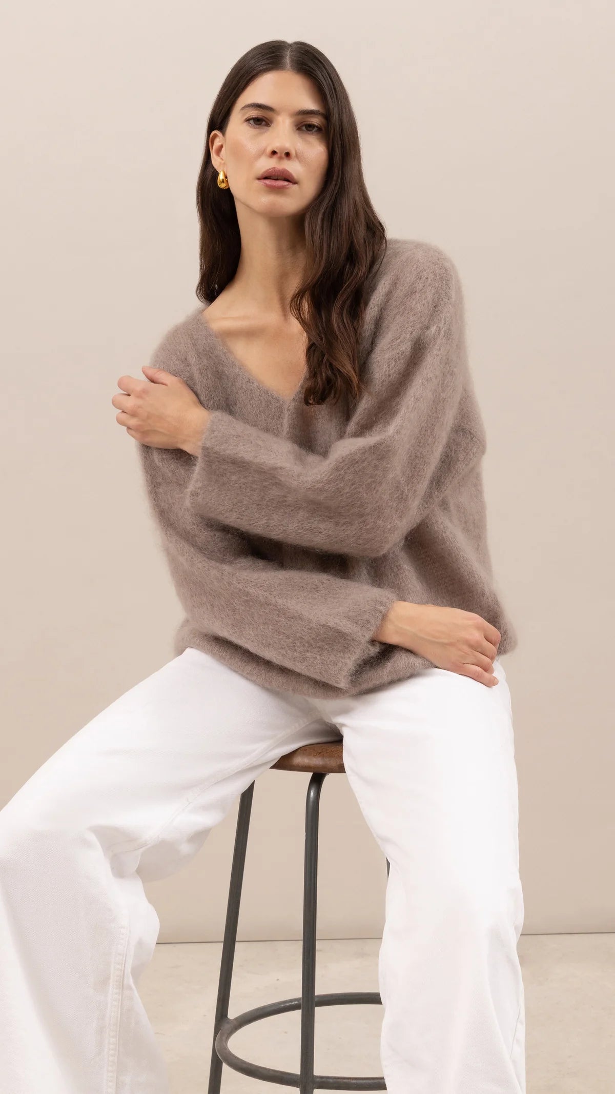 LEO BOUTIQUE Tess Mohair V-Neck Sweater | Taupe CHARLI 