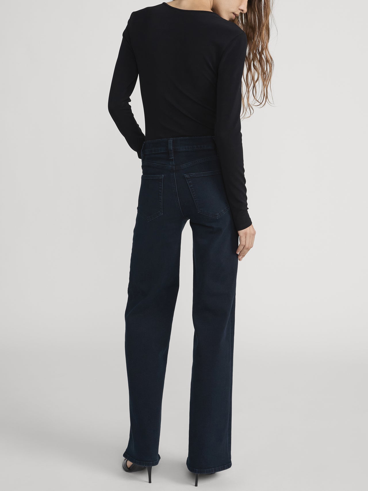 LEO BOUTIQUE The Keyhole Top | Black FRAME DENIM