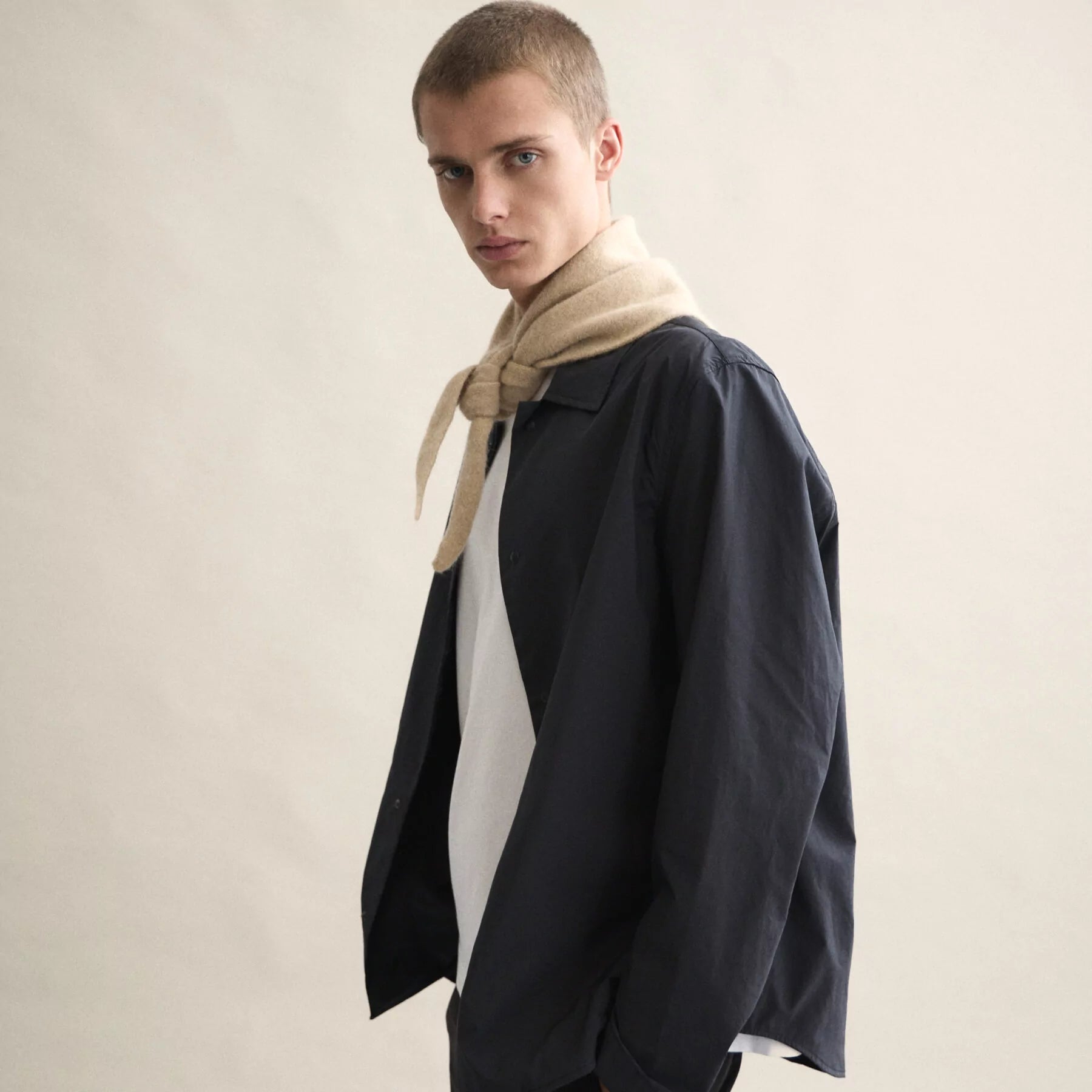 LE BONNET Knitted scarf | Sand LEO BOUTIQUE