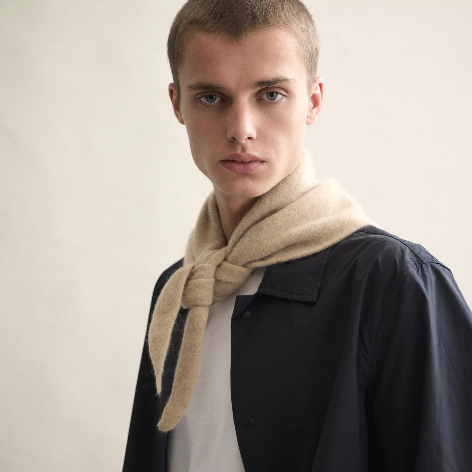 LE BONNET Knitted scarf | Sand LEO BOUTIQUE