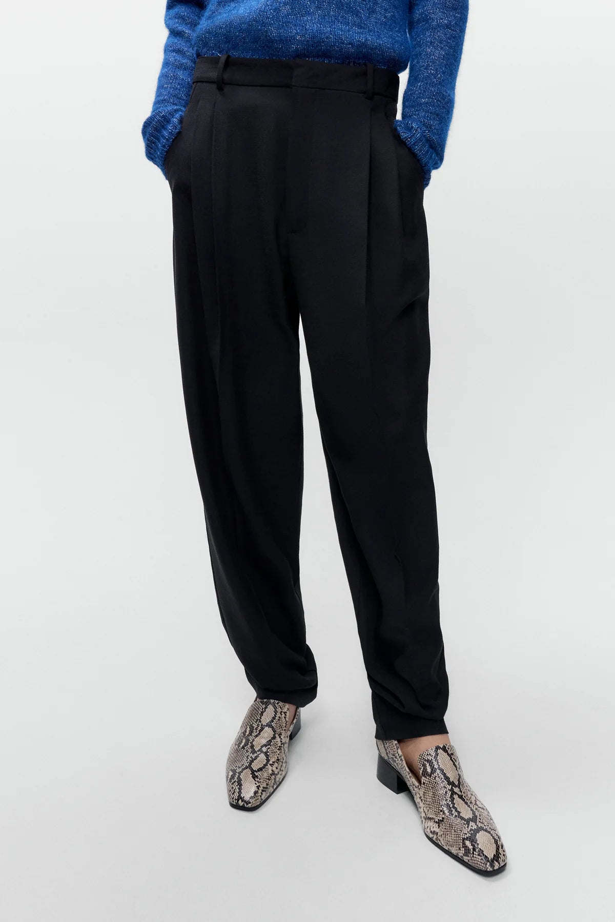 LEO BOUTIQUE Carrot Pants | Black CORDERA 