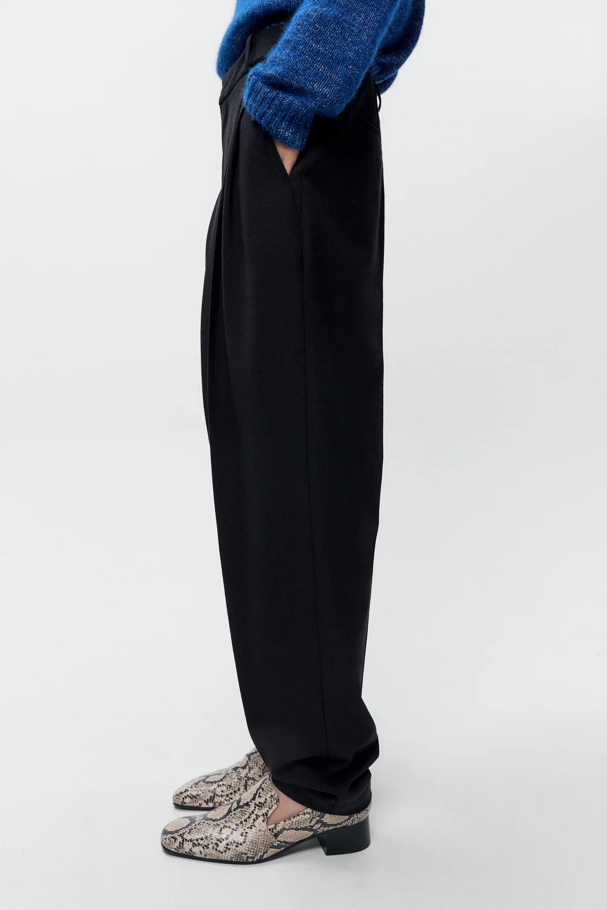 LEO BOUTIQUE Carrot Pants | Black CORDERA 