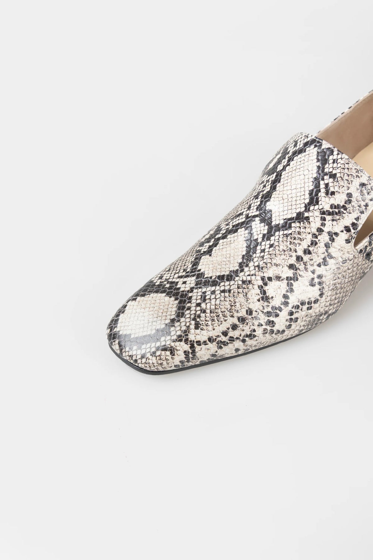 LEO BOUTIQUE Heeled Loafer Snake | Cream CORDERA