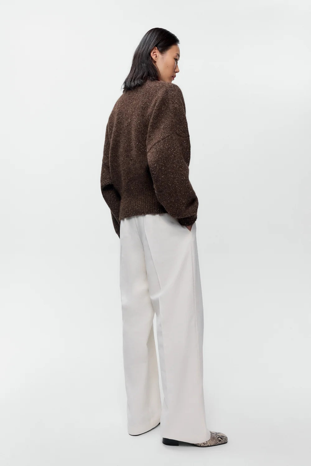 LEO BOUTIQUE Speckled V-Neck Sweater | Chocolate CORDERA