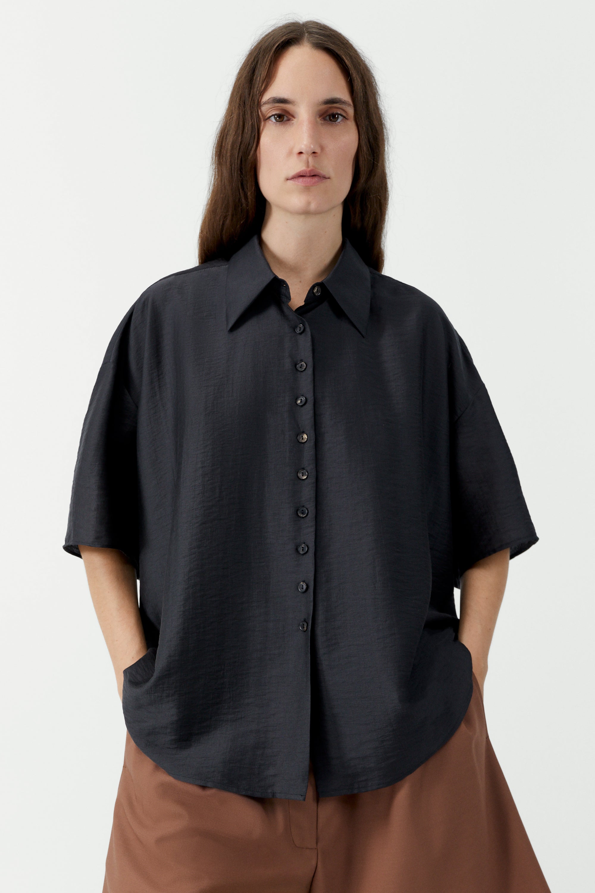 LEO BOUTIQUE Short Sleeve Shirt | Espresso CORDERA