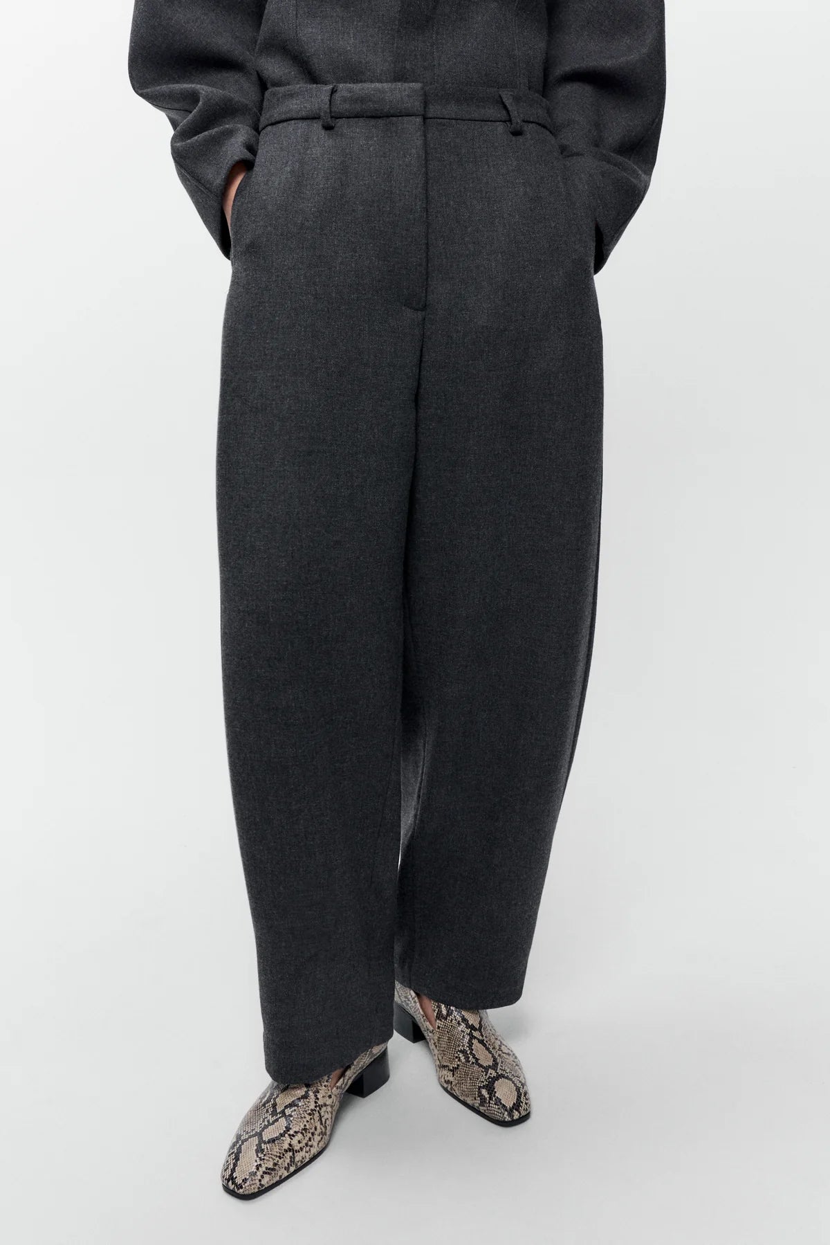 LEO BOUTIQUE Wool Curved Pants | Anthracite CORDERA