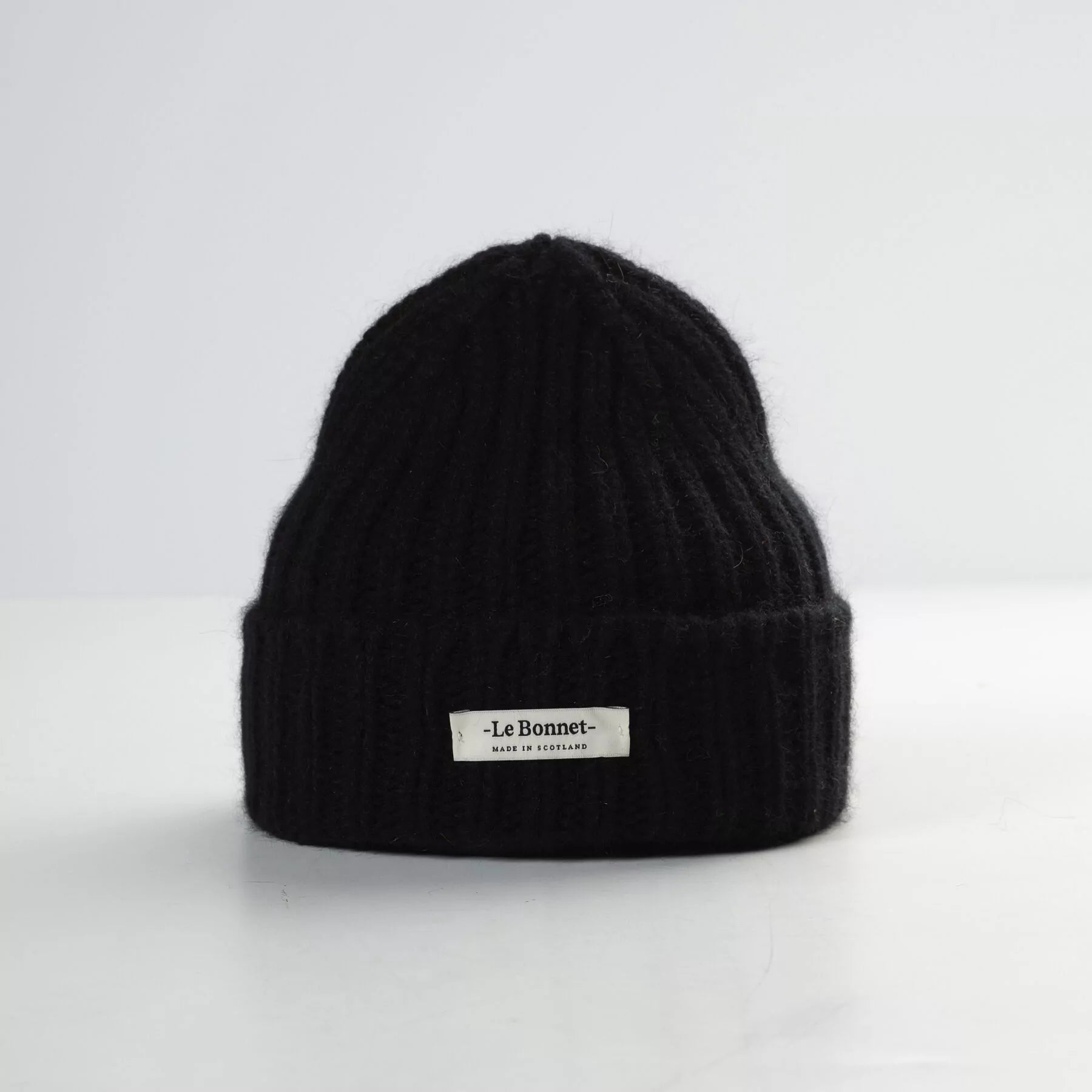LE BONNET Knitted Hat | Onyx LEO BOUTIQUE
