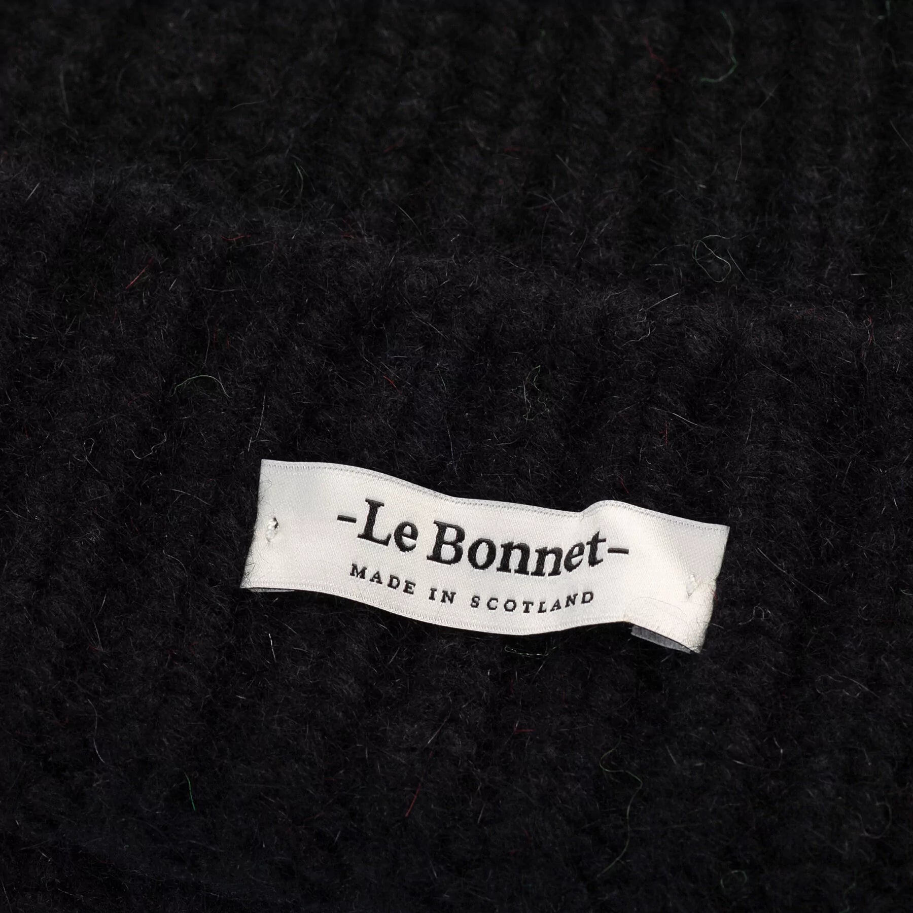 LE BONNET Knitted Hat | Onyx LEO BOUTIQUE