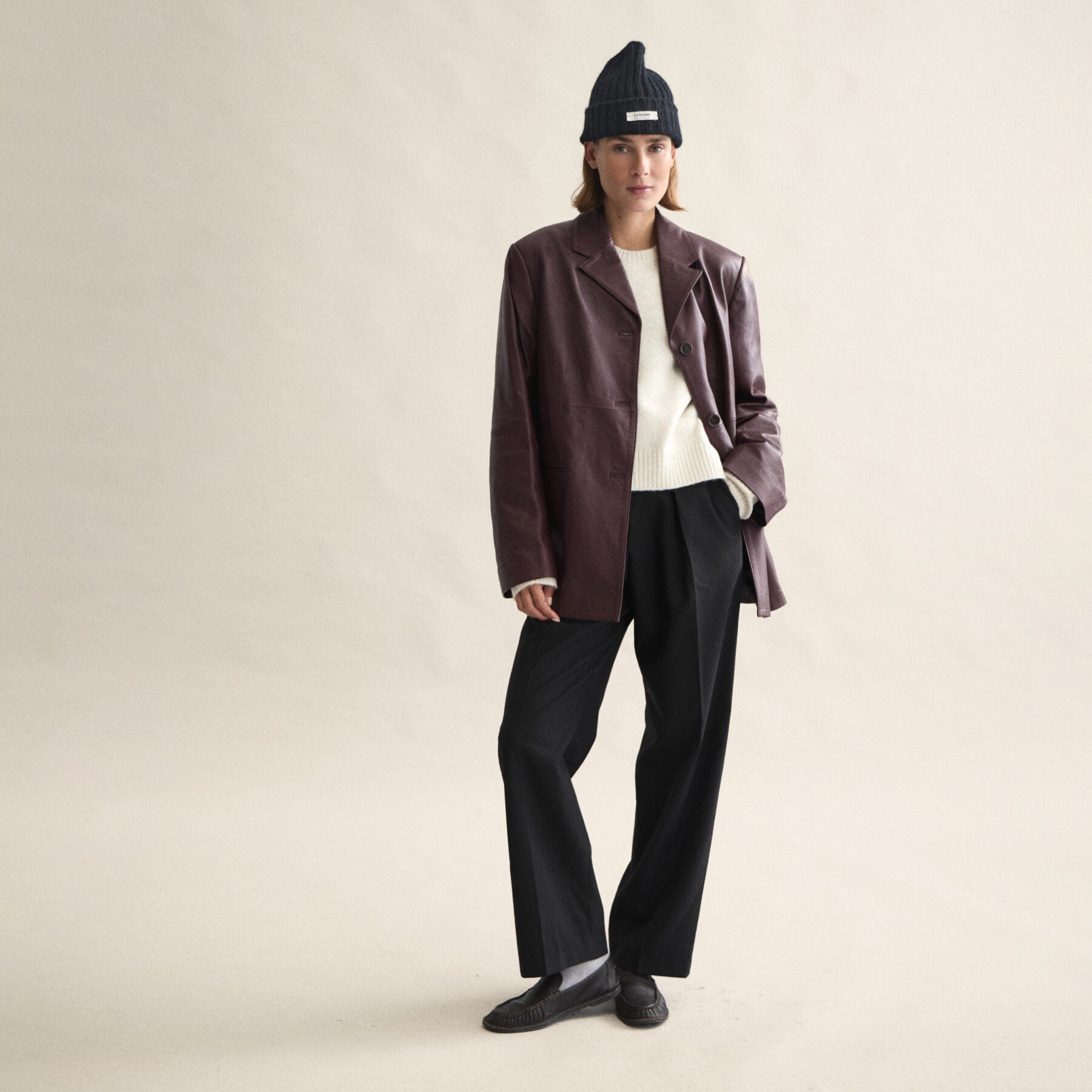 LE BONNET Knitted Hat | Onyx LEO BOUTIQUE