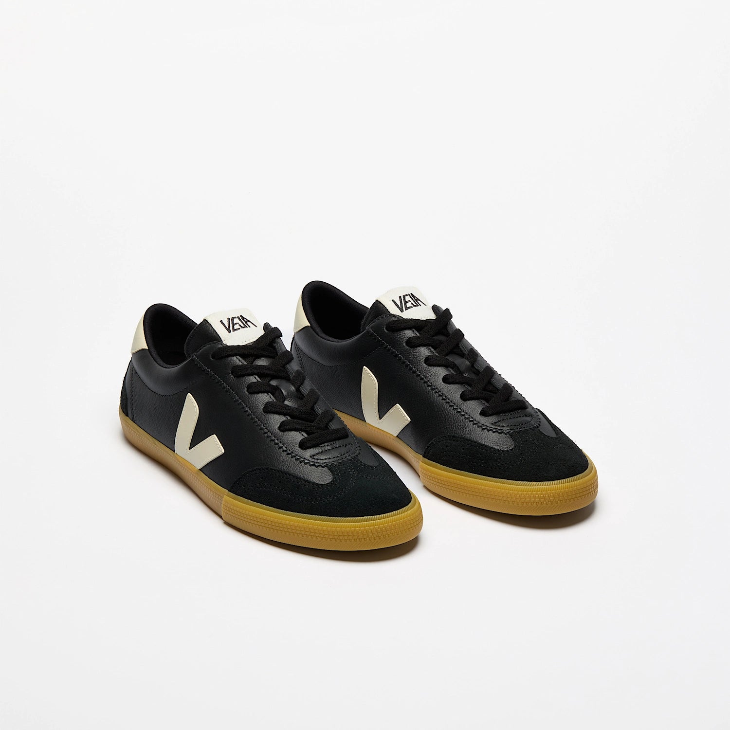VEJA Volley O.T Leather (W) | Black Pierre LEO BOUTIQUE