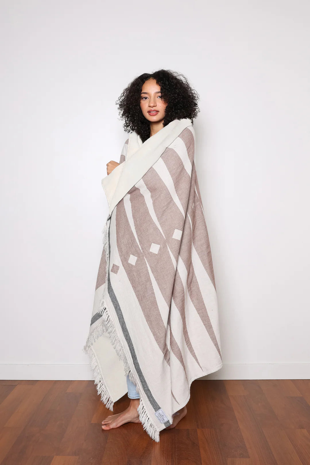 LEO BOUTIQUE The Wren Fleece Throw Walnut TOFINO TOWEL