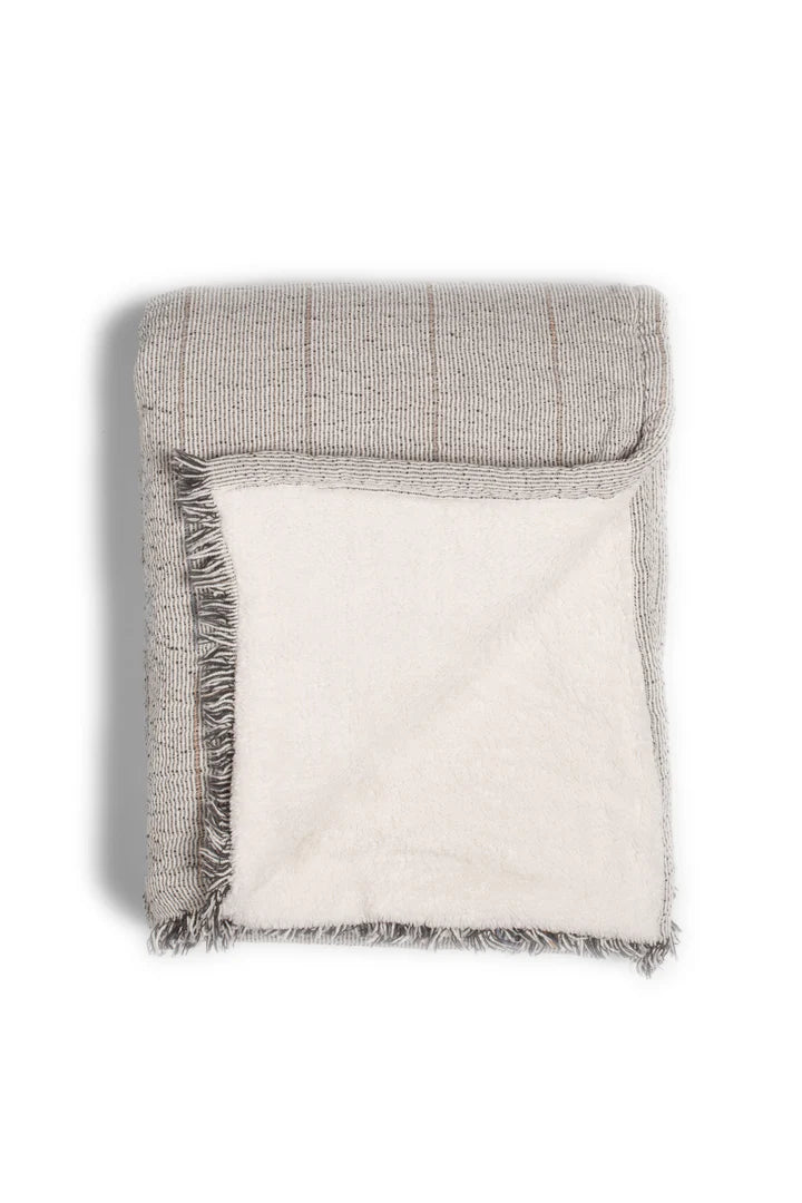 LEO BOUTIQUE The Everest Fleece Throw Grey TOFINO TOWEL